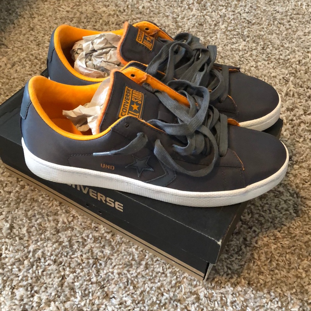 Undefeated x converse pro leather